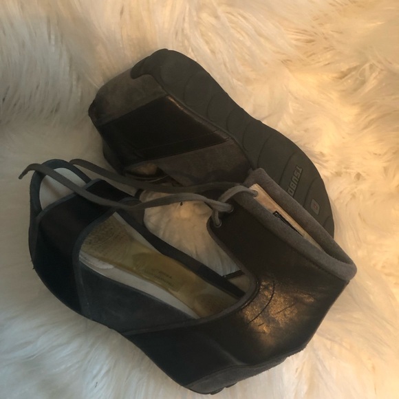 Timo Weiland for Tsubo woman’s size 8 black leather platform wedge summer heels - Picture 8 of 9